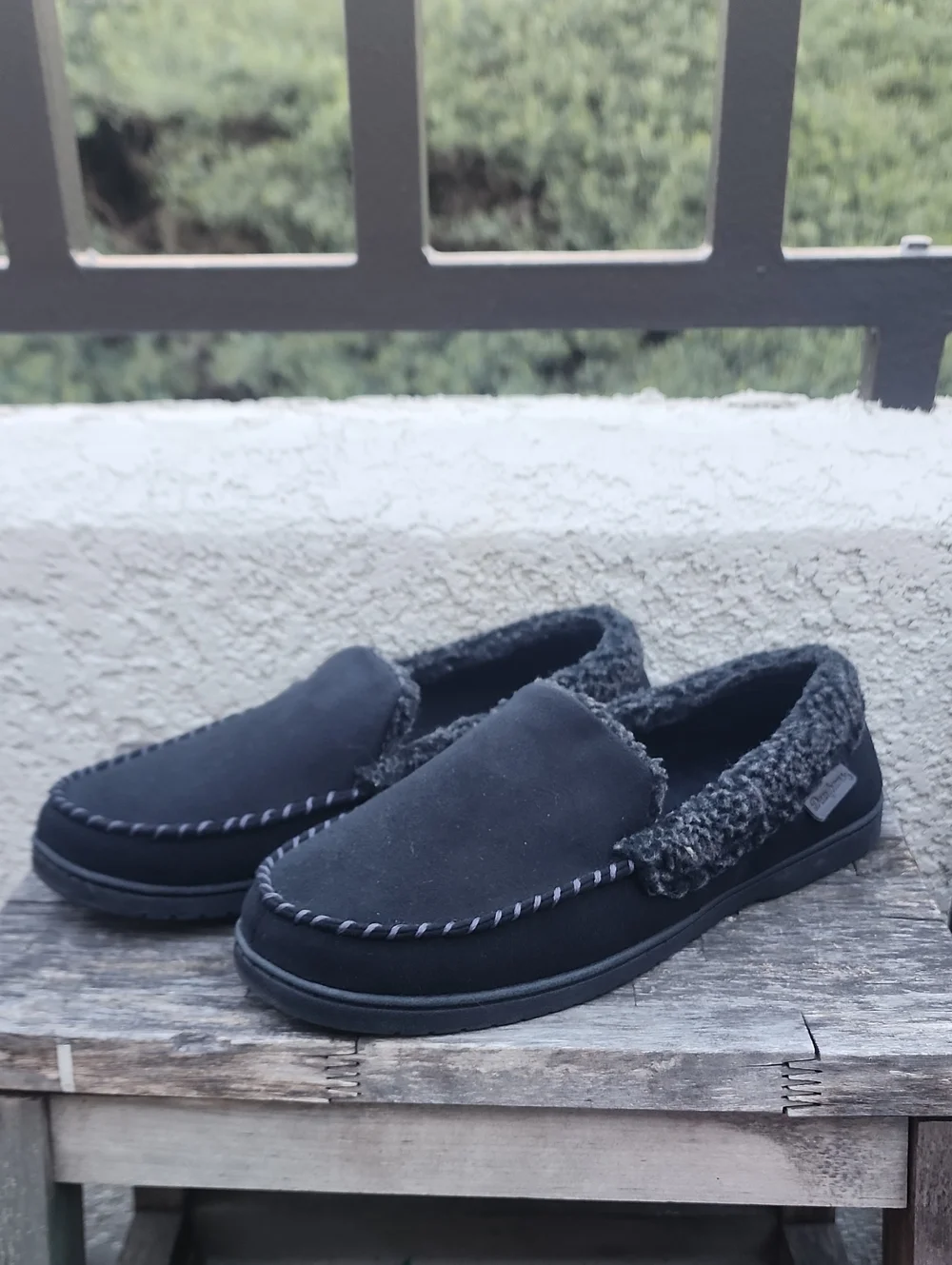 dearfoams Men's Black Slip-On Moccasins with Plush Cuff Size 9